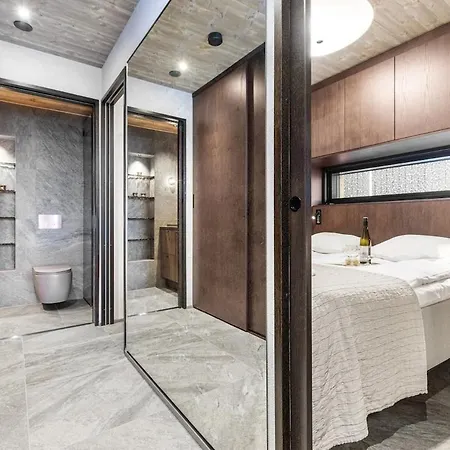 North Valo 11b By Hilla *