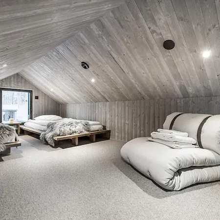 North Valo 11b By Hilla
